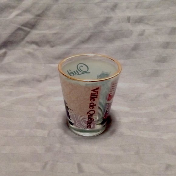 Gold Rim Souvenir Shotglass -  Quebec City / Ville de Québec showing City Sights - Picture 10 of 10